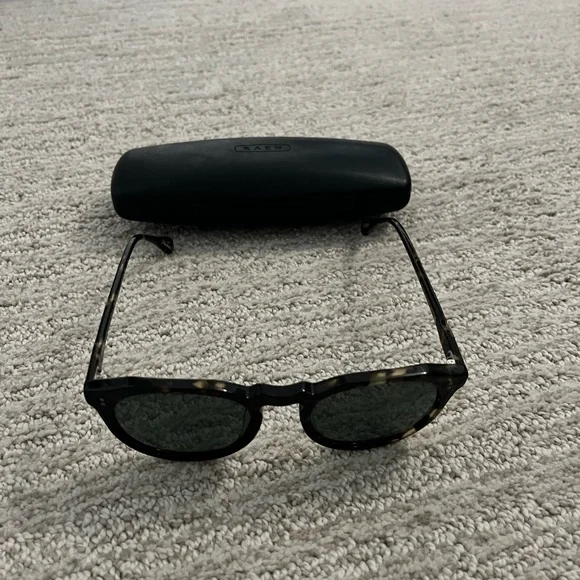 RAEN Remmy 49 Sunglasses Brindle Tortoise Polarized Round Frame w/ Case - Picture 2 of 7